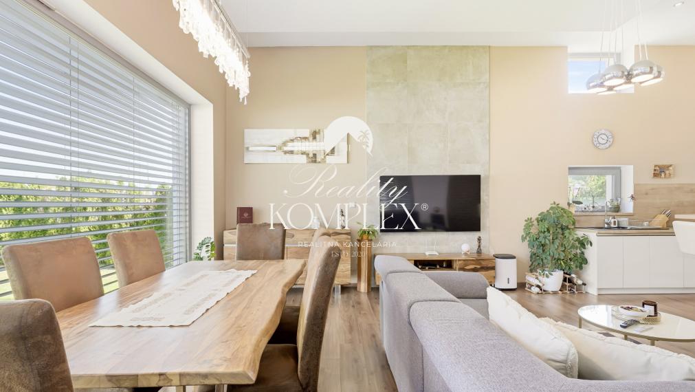 Reality KOMPLEX s.r.o. ponúka na PREDAJ MODERNÝ 4-IZBOVÝ RODINNÝ DOM S DVOJGARÁŽOU NA PRIESTRANNOM POZEMKU V OBCI DUNAJSKÝ KLÁTOV