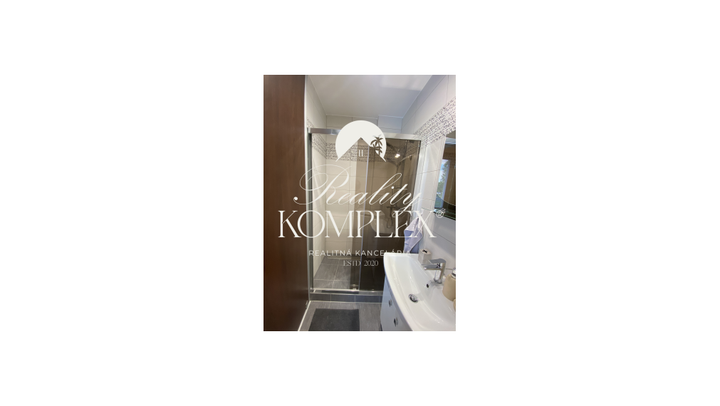 Exkluzívne iba u nás Vám Reality KOMPLEX s.r.o. ponúka na prenájom útulný, úplne rekonštruovaný  2  izbový byt na Železničnej ulici.
