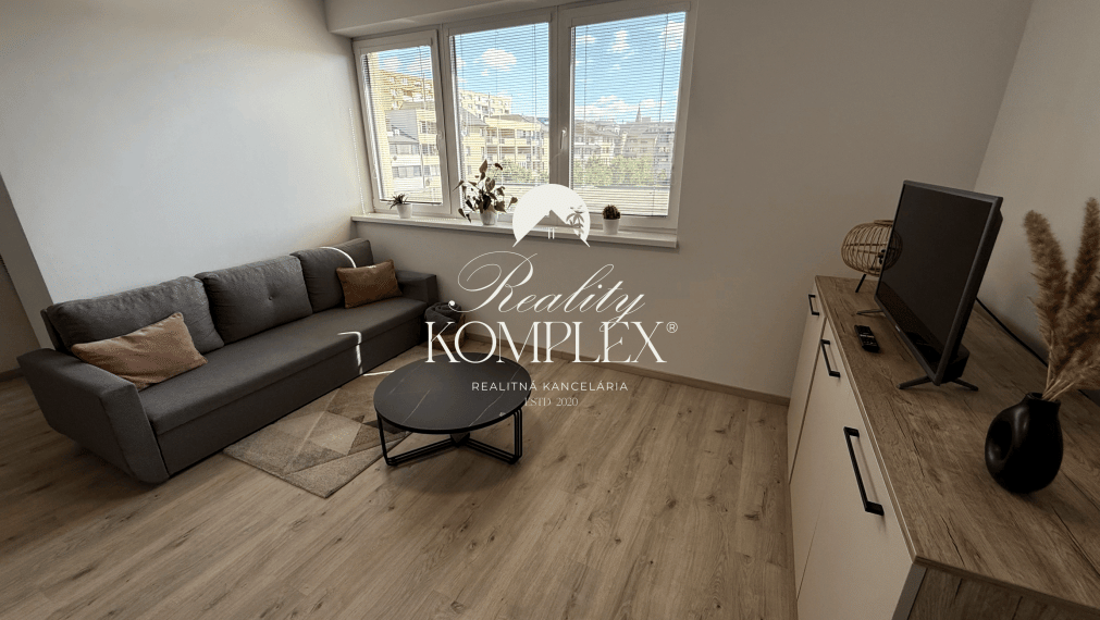 Reality KOMPLEX s.r.o. Vám ponúka 1-izbový byt s loggiou NA PRENÁJOM