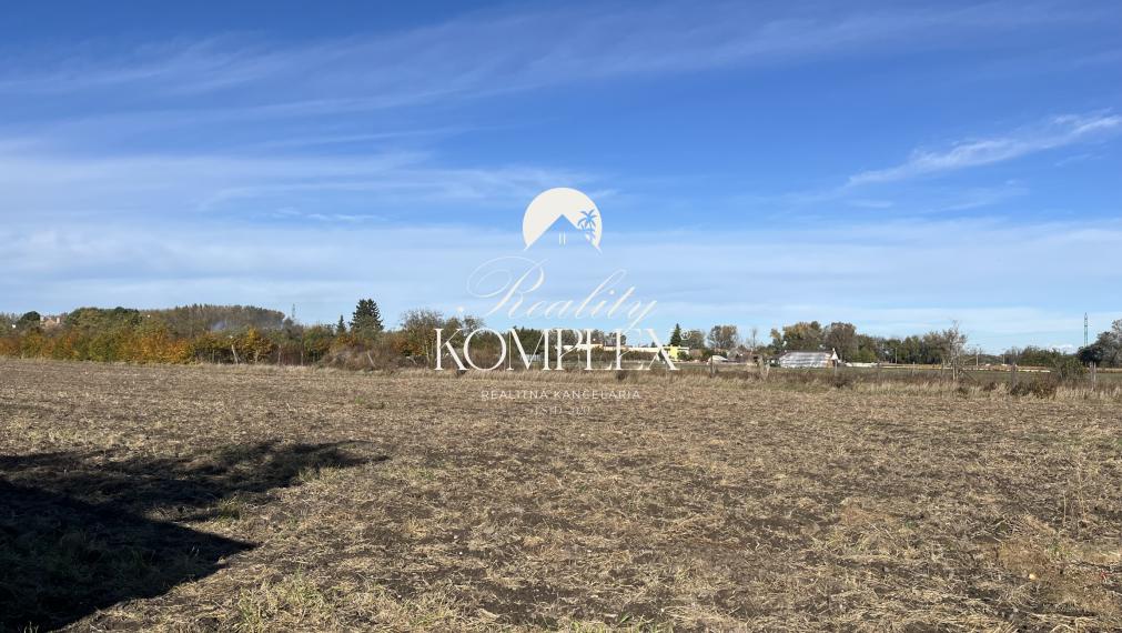 Reality KOMPLEX s.r.o. ponúka Vám na predaj stavebný pozemok s rozlohou 2488 m² v obci Mad