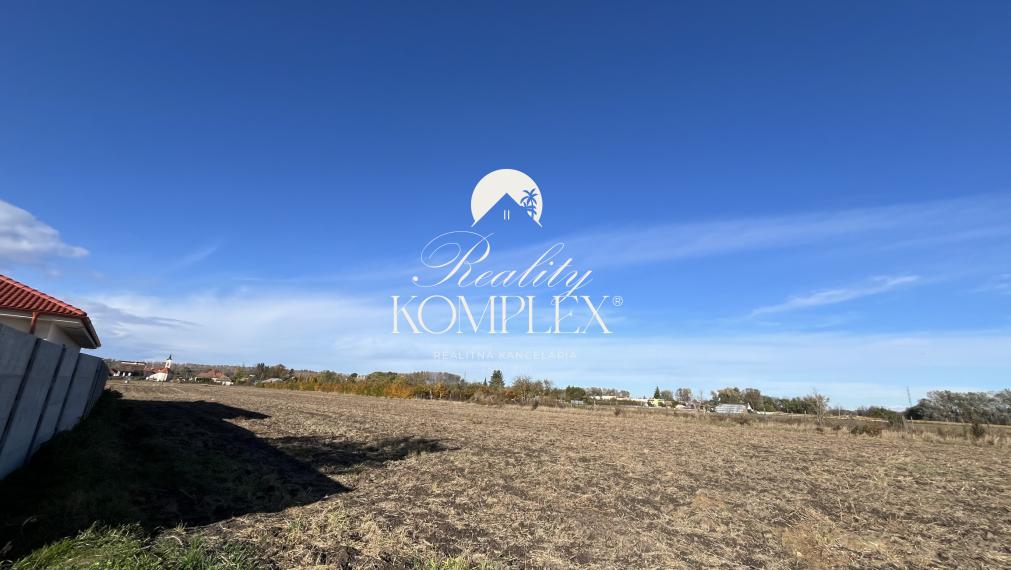 Reality KOMPLEX s.r.o. ponúka Vám na predaj stavebný pozemok s rozlohou 2488 m² v obci Mad