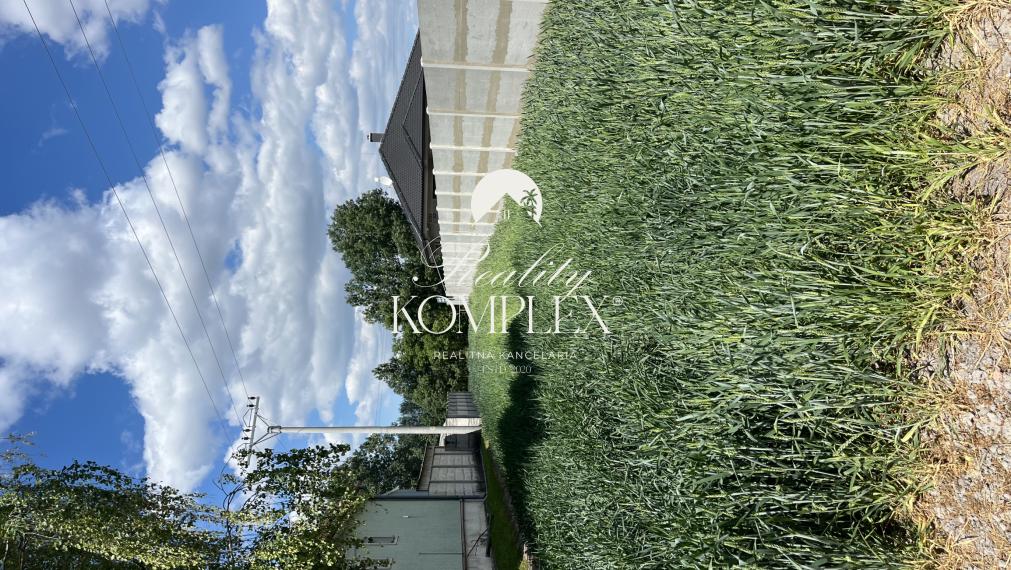 Reality KOMPLEX s.r.o. ponúka Vám na predaj stavebný pozemok v pokojnej a tichej lokalite Okoč-Opatovský Sokolec.