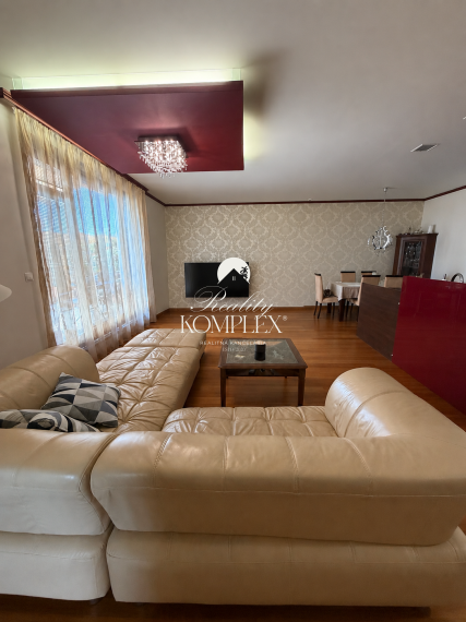 Reality KOMPLEX s.r.o. ponúkame Vám na predaj priestranný 3-izbový byt s výmerou 97 m², ktorý sa nachádza v centre mesta Dunajská Streda