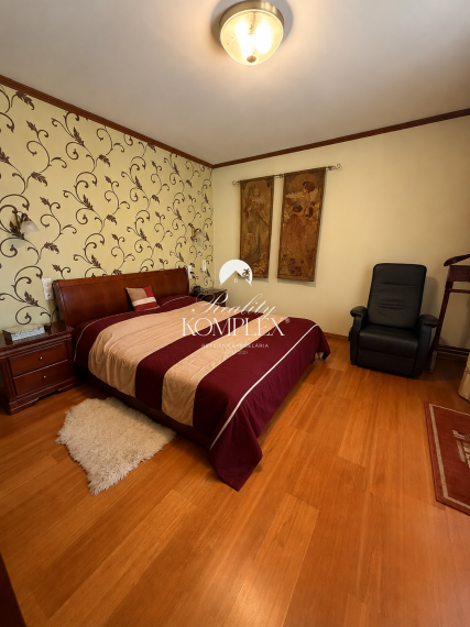 Reality KOMPLEX s.r.o. ponúkame Vám na predaj priestranný 3-izbový byt s výmerou 97 m², ktorý sa nachádza v centre mesta Dunajská Streda