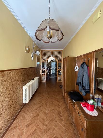 Reality KOMPLEX s.r.o. ponúkame Vám a predaj 4-izbový rodinný dom v obci Okoč