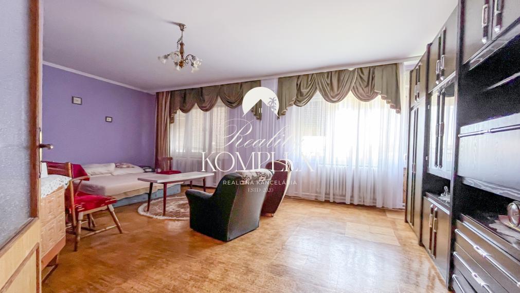 Reality KOMPLEX s.r.o. ponúkame Vám a predaj 4-izbový rodinný dom v obci Okoč