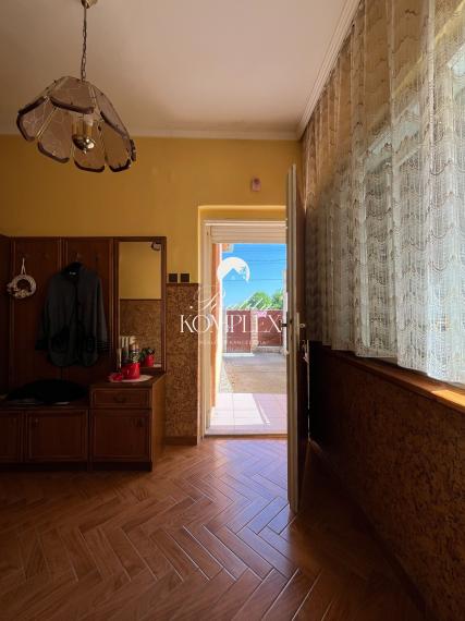 Reality KOMPLEX s.r.o. ponúkame Vám a predaj 4-izbový rodinný dom v obci Okoč