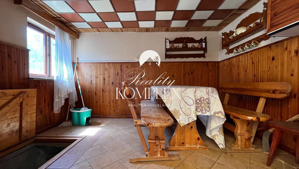 Reality KOMPLEX s.r.o. ponúkame Vám a predaj 4-izbový rodinný dom v obci Okoč