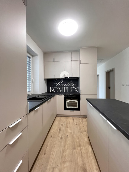 Reality KOMPLEX s.r.o. ponúka na PREDAJ časť dvojdomu-novostavbu v obci Horné Mýto