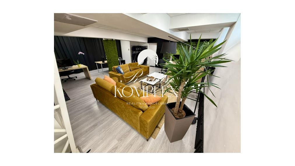 Reality KOMPLEX s.r.o. Vám ponúka na prenájom plne zariadený priestor nachádzajúci sa priamo v centre Komárna.