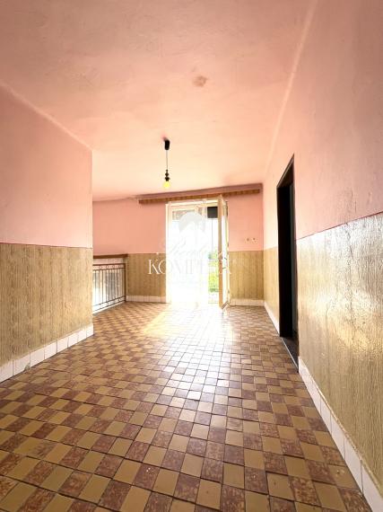 Iba u nás !!! Reality Komplex s.r.o., Vám exkluzívne ponúka na predaj priestranný rodinný dom v pokojnej obci Pribeta !!!