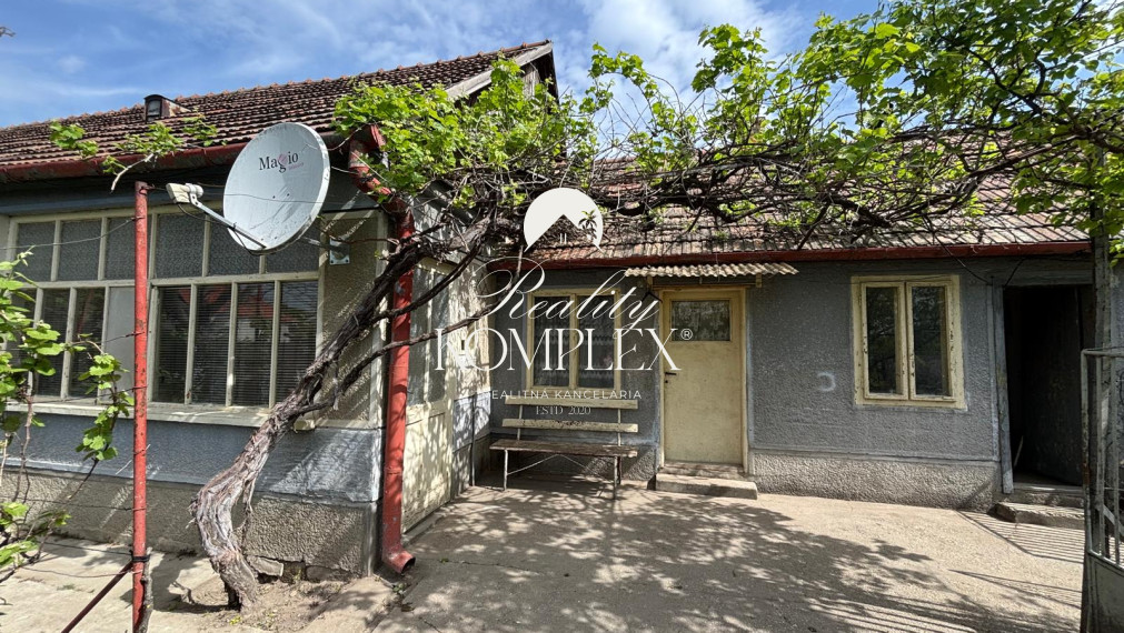 Reality KOMPLEX s.r.o. Vám ponúka Exkluzívne na predaj 3 izbový rodinný dom v pôvodnom stave v obci Sokolce