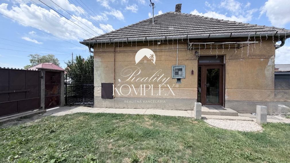 Reality KOMPLEX s.r.o Vám exkluzívne ponúka na predaj rodinnỳ dom v Kolárovo