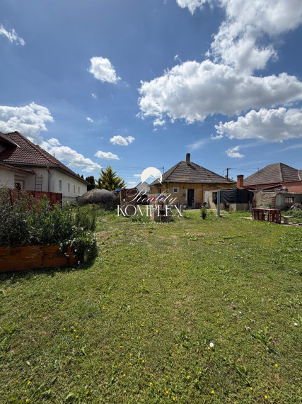Reality KOMPLEX s.r.o Vám exkluzívne ponúka na predaj rodinnỳ dom v Kolárovo
