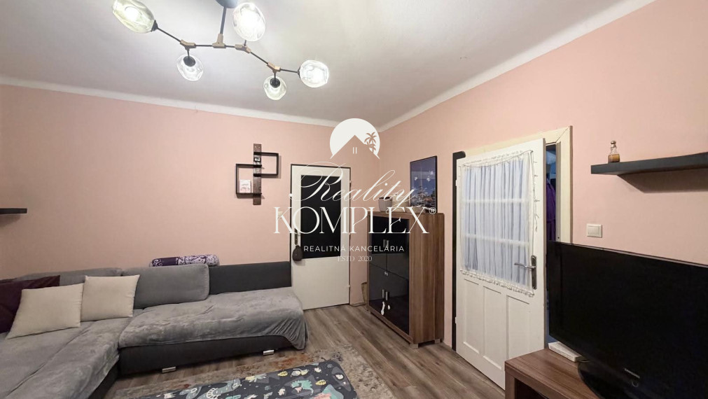 Reality KOMPLEX s.r.o Vám exkluzívne ponúka na predaj rodinnỳ dom v Kolárovo