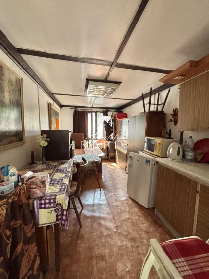 Exkluzívne iba u nás Vám Reality KOMPLEX s.r.o., ponúka na predaj udržiavanú záhradu s výmerou 420 m2 v tichej a príjemnej lokalite v meste Nová Stráž !
