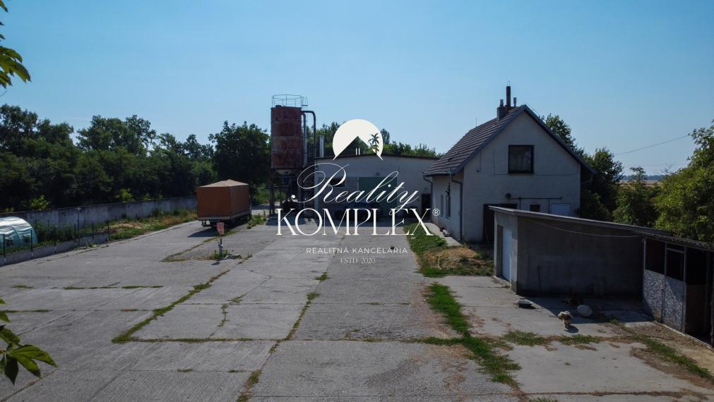 Reality KOMPLEX | NA PREDAJ Priemyslený areál v Dolnom Bare