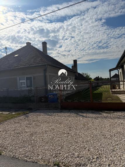 Reality KOMPLEX s.r.o Vám EXKLUZÍVNE ponúka na predaj rodinný dom v obci Čičov