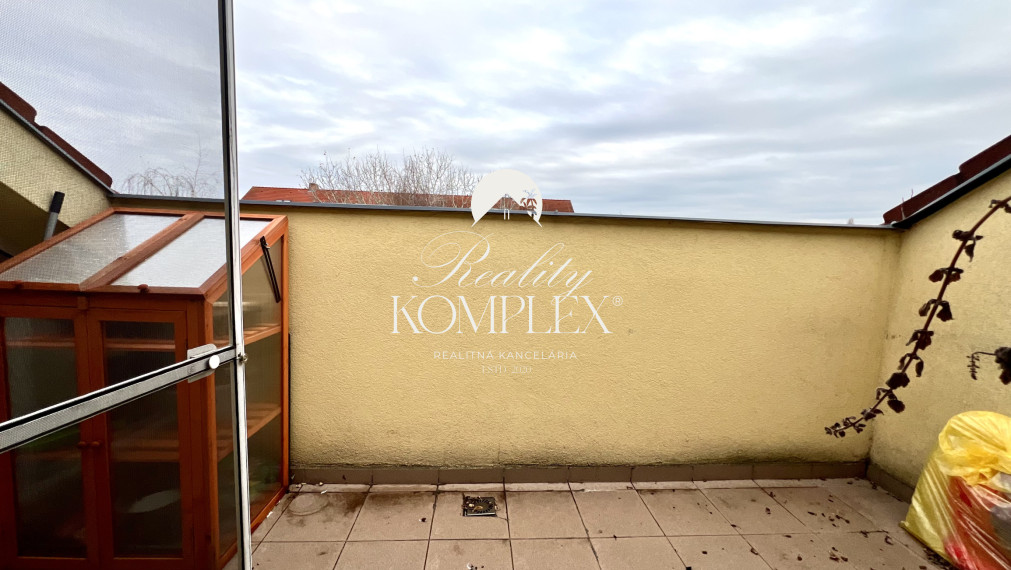 Reality KOMPLEX s.r.o. ponúka na PRENÁJOM veľkometrážny 3 izbový byt v Dunajskej Strede