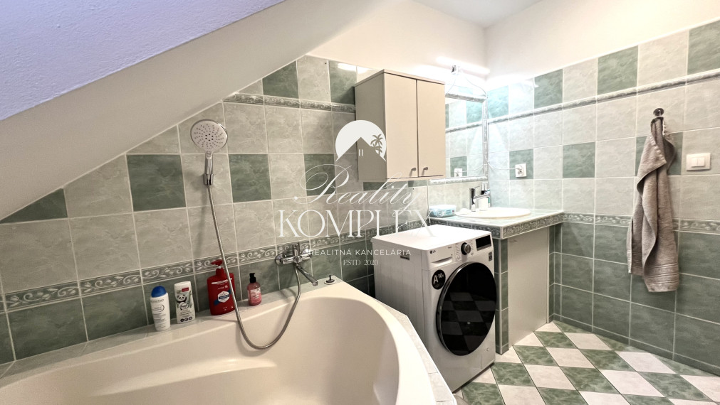 Reality KOMPLEX s.r.o. ponúka na PRENÁJOM veľkometrážny 3 izbový byt v Dunajskej Strede