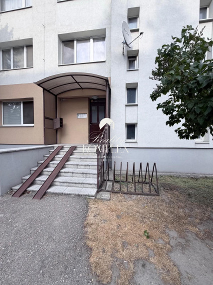 Reality KOMPLEX s.r.o Vám EXKLUZÍVNE ponúka na predaj 3 izbový byt v Komárne