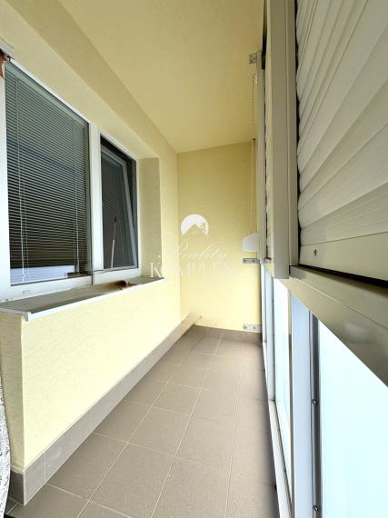 IBA U NÁS !!! Reality KOMPLEX s.r.o. Vám ponúka na PREDAJ slnečný, priestranný 2izbový byt s balkónom v dobrej lokalite v Komárne !!!