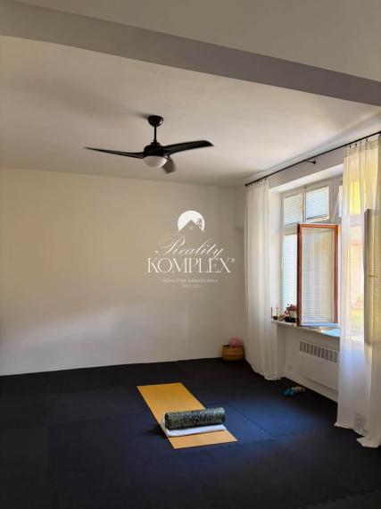 Reality KOMPLEX s.r.o. Vám ponúka na prenájom moderný multifunkčný priestor v centre Komárna