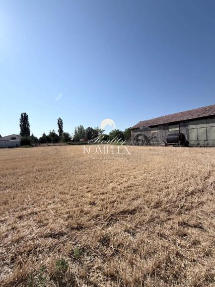 Reality KOMPLEX s.r.o Vám EXKLUZÍVNE ponúka na predaj 3 izbovy rodinny dom v Zemianskej Olči