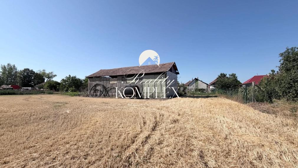 Reality KOMPLEX s.r.o Vám EXKLUZÍVNE ponúka na predaj 3 izbovy rodinny dom v Zemianskej Olči
