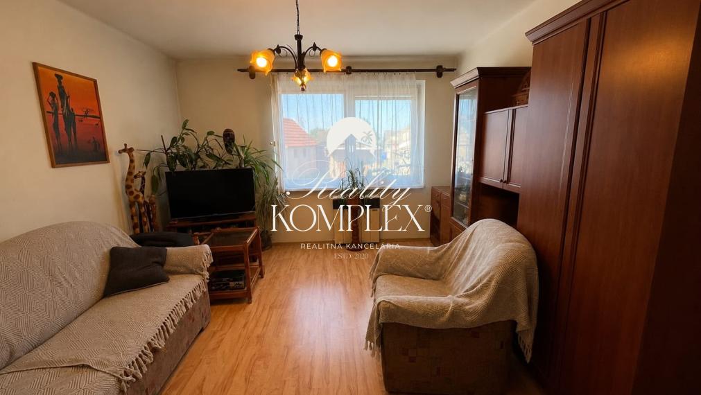 Reality KOMPLEX s.r.o Vám exkluzívne ponúka na predaj 2-izbový byt v obci Okoč
