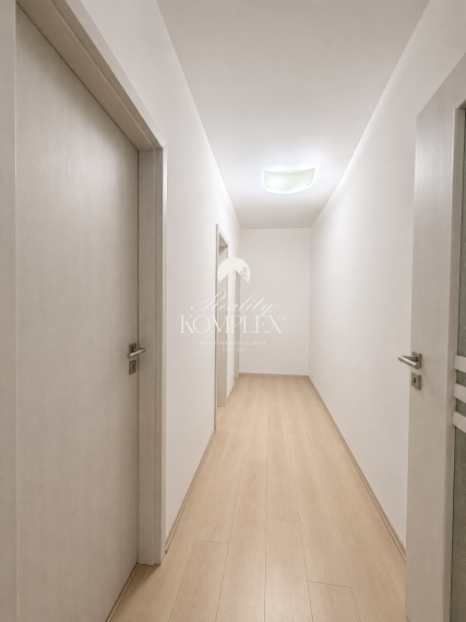 Reality KOMPLEX Vám ponúka na prenájom komerčného priestoru 100 m² v centre Dunajskej Stredy.