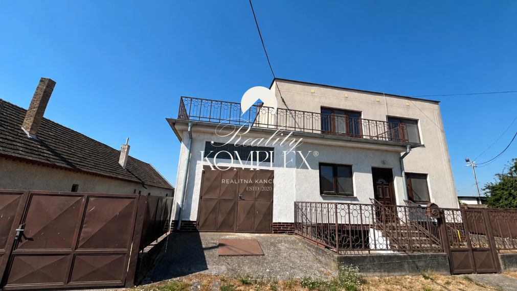 Reality KOMPLEX s.r.o Vám ponúka na predaj priestranný 5-izbový rodinný dom vo Veľkom Mederi