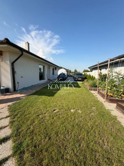 Reality KOMPLEX s.r.o. ponúka na predaj krásny 4-izbový rodinný dom vo Vydranoch