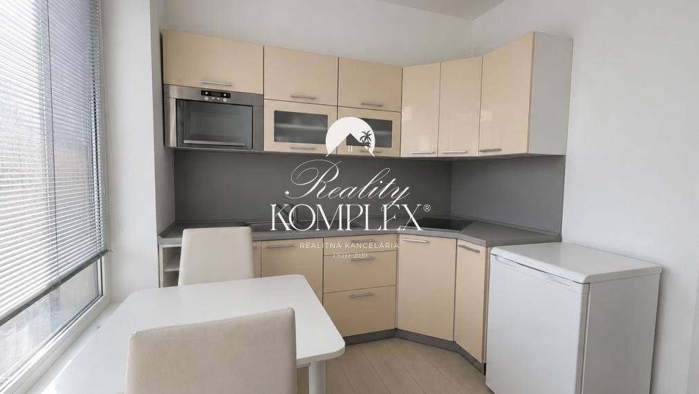 Reality KOMPLEX Vám ponúka na prenájom komerčného priestoru 100 m² v centre Dunajskej Stredy.