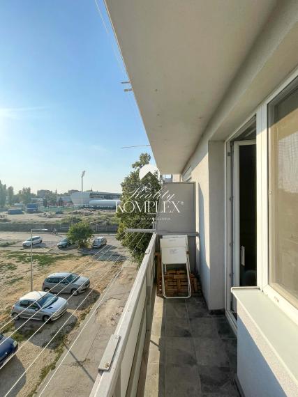 Reality KOMPLEX s.r.o. Vám ponúka na PREDAJ moderne zrekonštruovaný 3-izbový byt s balkónom blízko centra Komárna