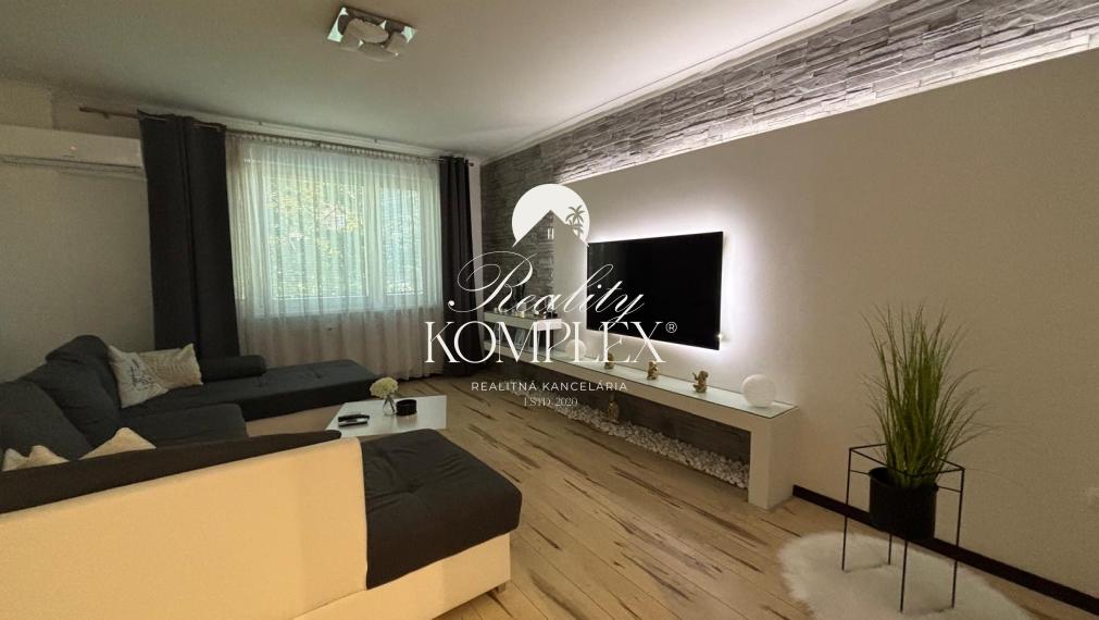 Reality KOMPLEX s.r.o. Vám ponúka EXKLUZÍVNE na prenájom kompletne zariadený 3-izbový byt vo Veľkom Mederi.