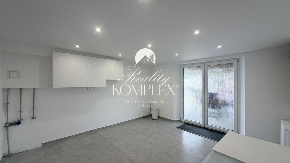 Reality KOMPLEX s.r.o. vám exkluzívne ponúka na predaj dvojgeneračný rodinný dom v Kolárove