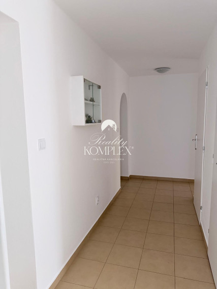 Reality KOMPLEX s.r.o. vám exkluzívne ponúka na predaj dvojgeneračný rodinný dom v Kolárove