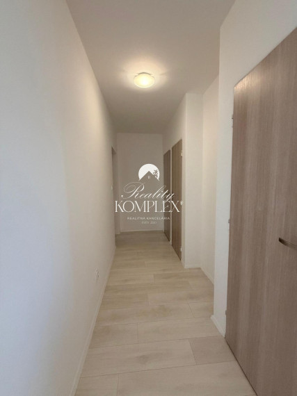 Reality KOMPLEX s.r.o. vám exkluzívne ponúka na predaj dvojgeneračný rodinný dom v Kolárove