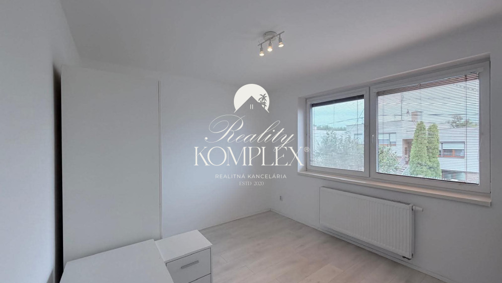 Reality KOMPLEX s.r.o. vám exkluzívne ponúka na predaj dvojgeneračný rodinný dom v Kolárove