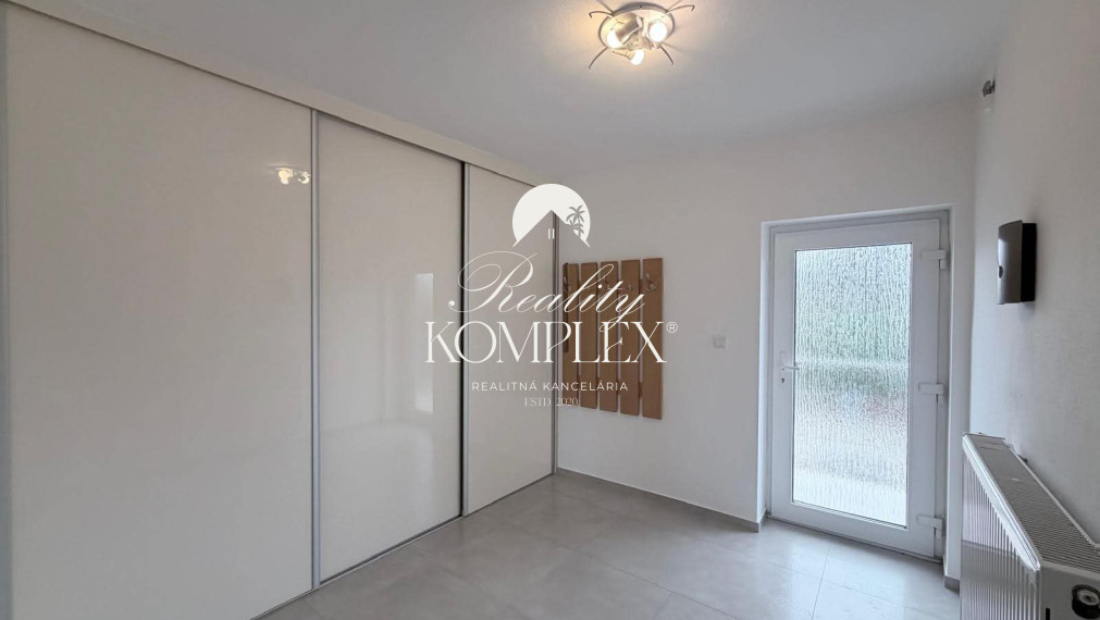 Reality KOMPLEX s.r.o. vám exkluzívne ponúka na predaj dvojgeneračný rodinný dom v Kolárove