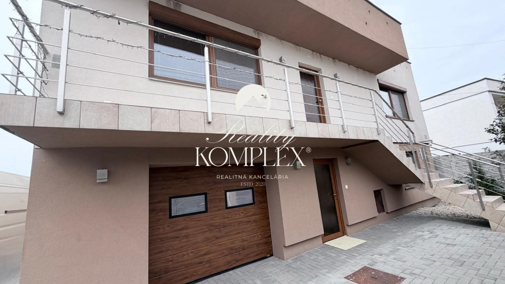 Reality KOMPLEX s.r.o. vám exkluzívne ponúka na predaj dvojgeneračný rodinný dom v Kolárove