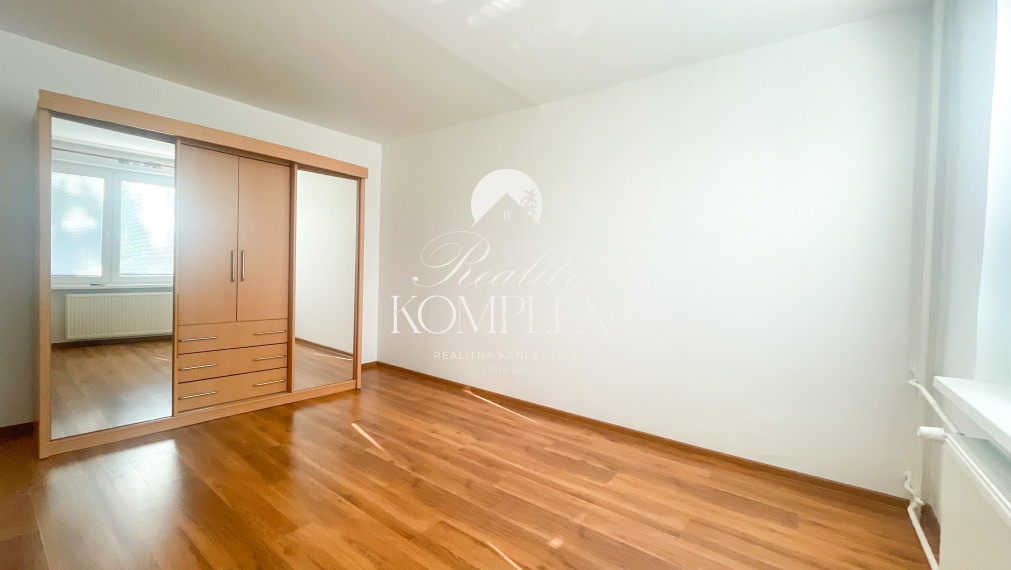 Reality KOMPLEX s.r.o. Vám ponúka NA PREDAJ 1,5-izbový byt v obci Čičov.