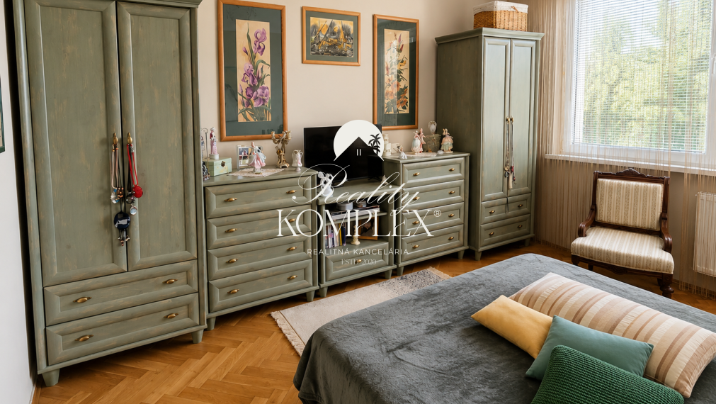 Reality KOMPLEX s.r.o. ponúka na PREDAJ priestranný 3-izbový byt vo vyhľadávanej lokalite Komárna – Rákócziho ul.