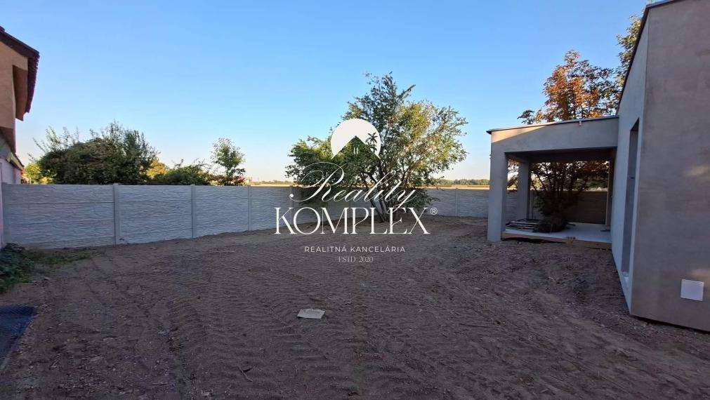 Reality KOMPLEX s.r.o. Vám ponúka na predaj novostavba 4-izbový dvojdom v Topoľníkoch