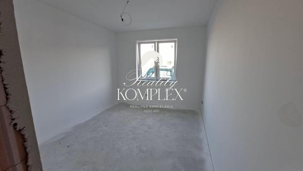 Reality KOMPLEX s.r.o. Vám ponúka na predaj novostavba 4-izbový dvojdom v Topoľníkoch