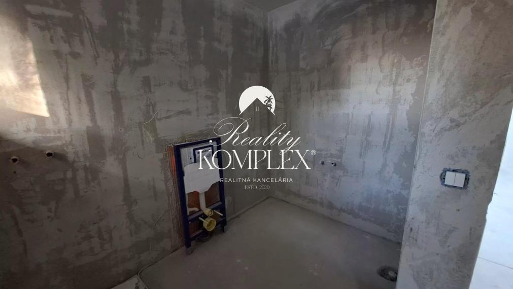 Reality KOMPLEX s.r.o. Vám ponúka na predaj novostavba 4-izbový dvojdom v Topoľníkoch