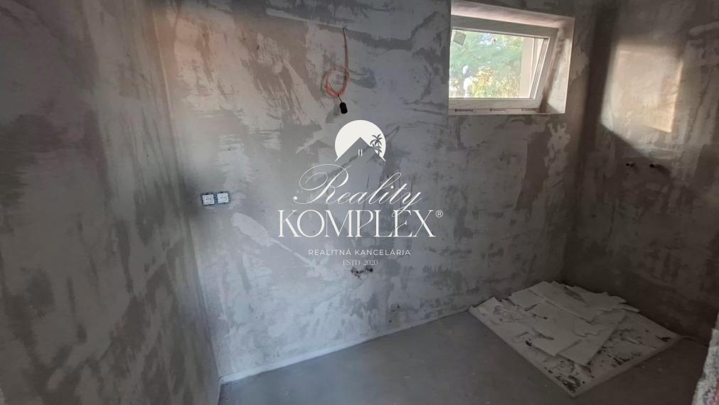 Reality KOMPLEX s.r.o. Vám ponúka na predaj novostavba 4-izbový dvojdom v Topoľníkoch