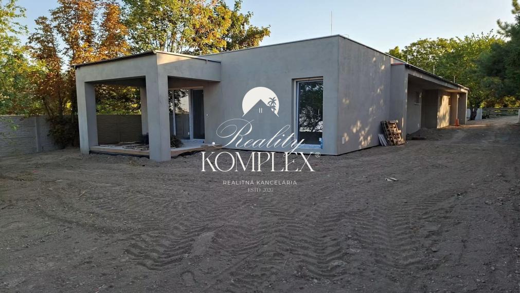 Reality KOMPLEX s.r.o. Vám ponúka na predaj novostavba 4-izbový dvojdom v Topoľníkoch