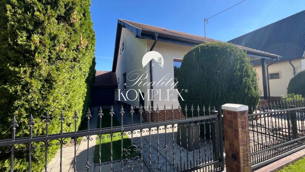 Reality KOMPLEX s.r.o ponúka Vám na predaj priestranný 5-izbový rodinný dom vo Veľkom Mederi